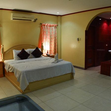 Subic Waterfront Resort And Hotel Екстер'єр фото
