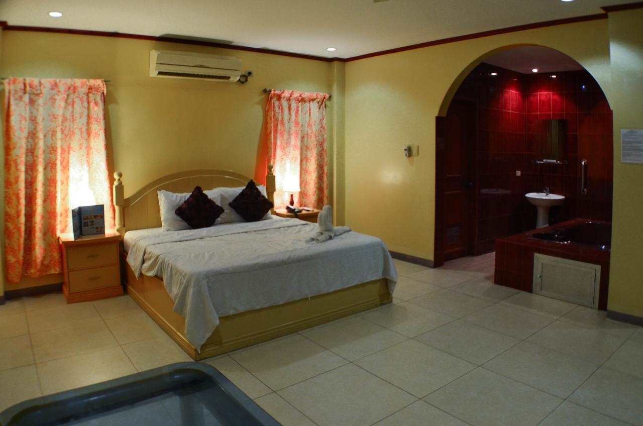 Subic Waterfront Resort And Hotel Екстер'єр фото