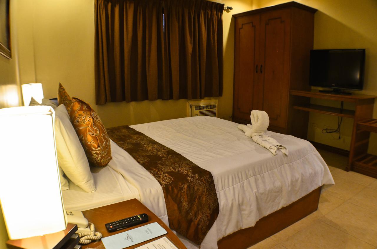 Subic Waterfront Resort And Hotel Екстер'єр фото