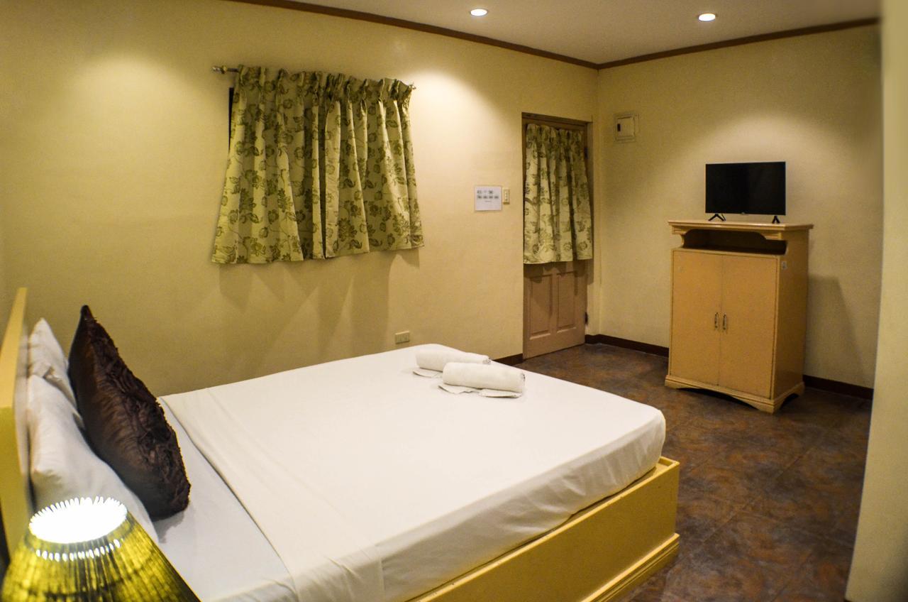 Subic Waterfront Resort And Hotel Екстер'єр фото