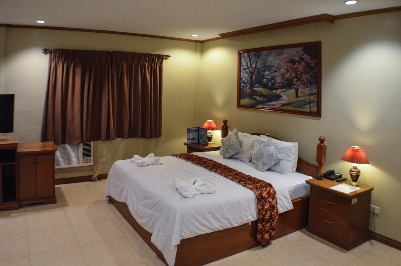 Subic Waterfront Resort And Hotel Екстер'єр фото