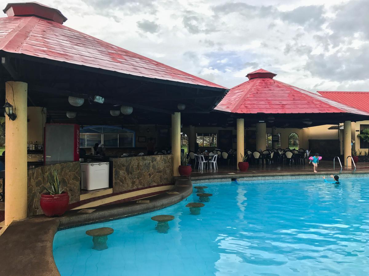 Subic Waterfront Resort And Hotel Екстер'єр фото