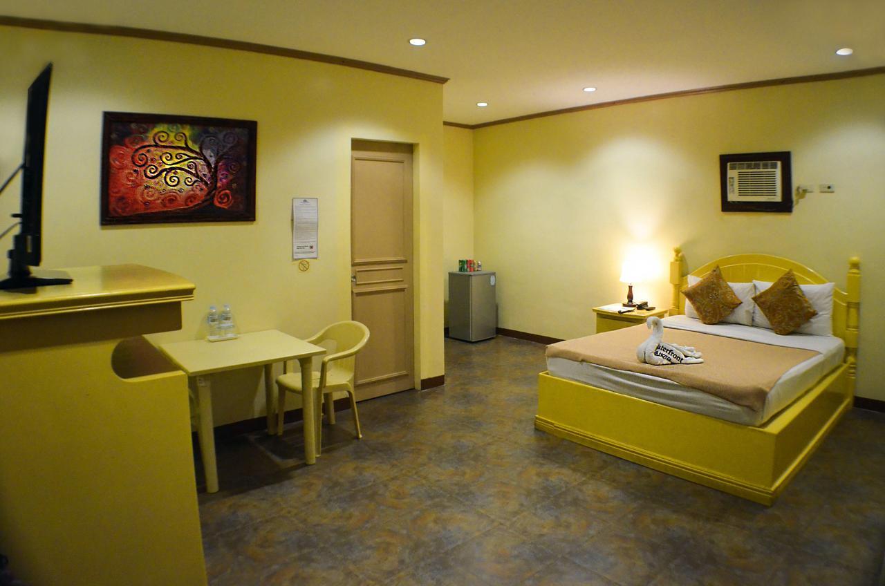Subic Waterfront Resort And Hotel Екстер'єр фото