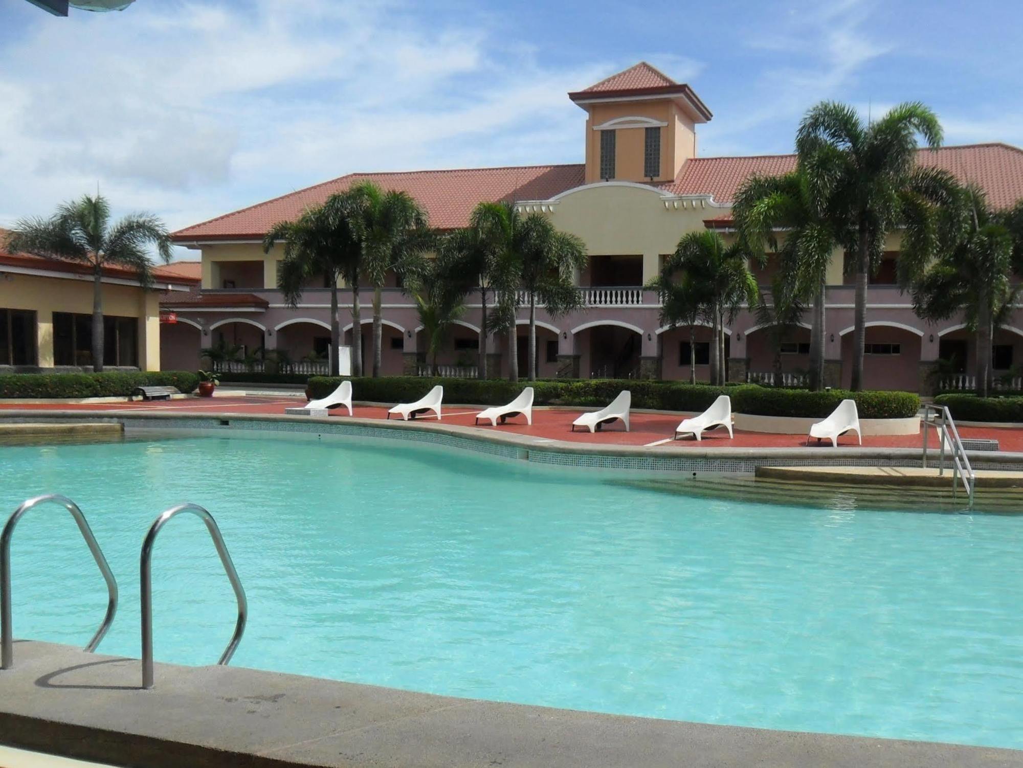 Subic Waterfront Resort And Hotel Екстер'єр фото